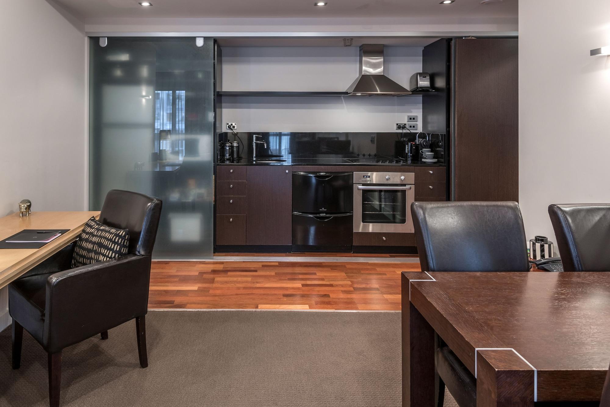 Museum Apartment Hotel, Independent Collection By Evt Wellington Bagian luar foto A kitchen in a serviced apartment