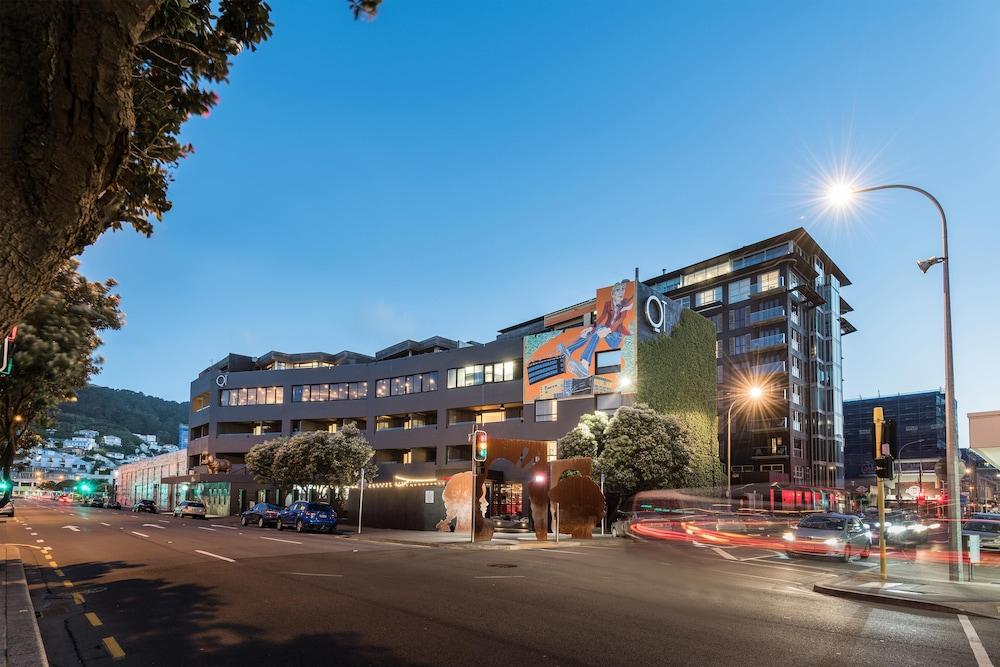 Museum Apartment Hotel, Independent Collection By Evt Wellington Bagian luar foto The building at night