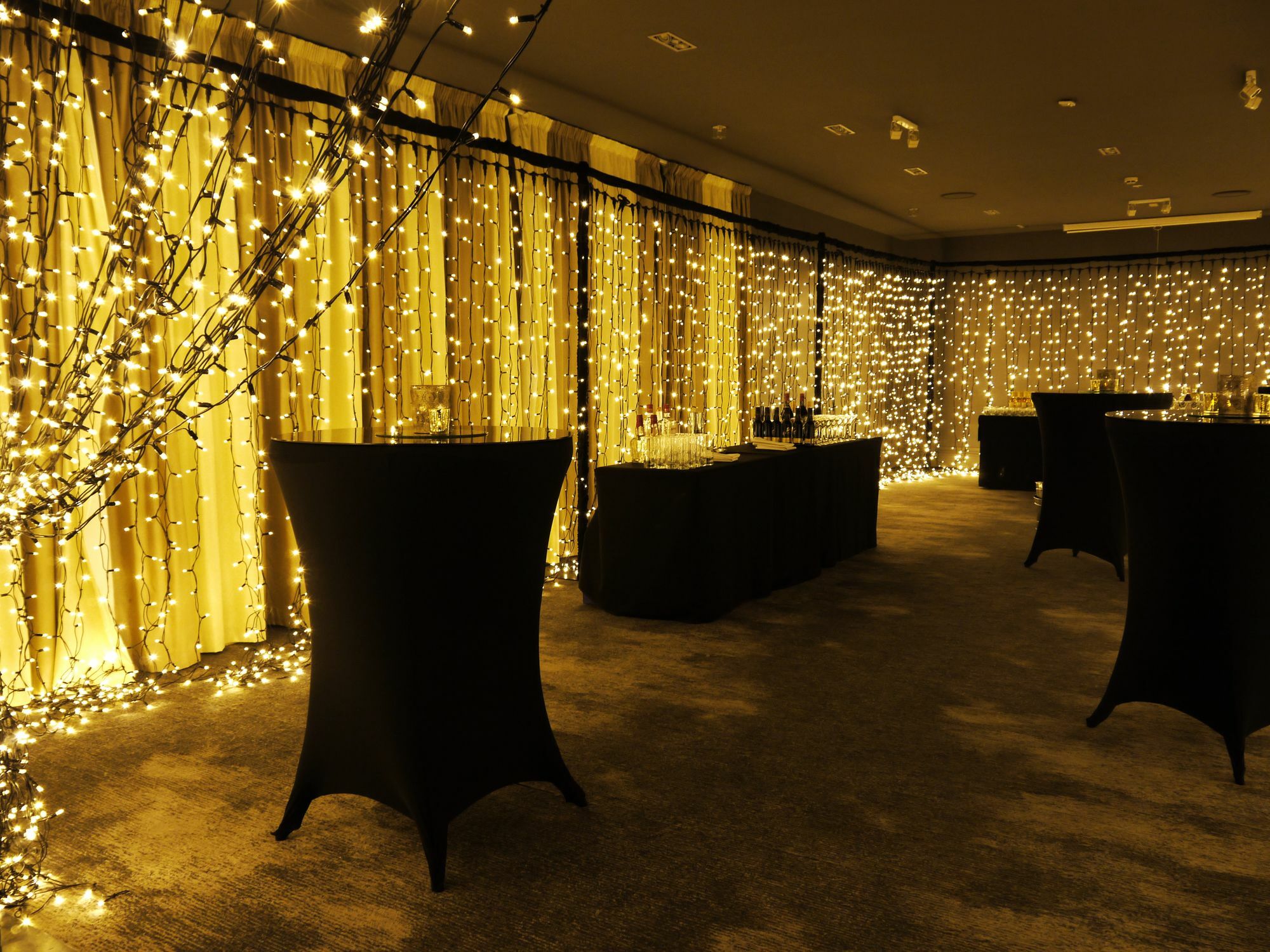 Museum Apartment Hotel, Independent Collection By Evt Wellington Bagian luar foto A curtain of LED fairy lights